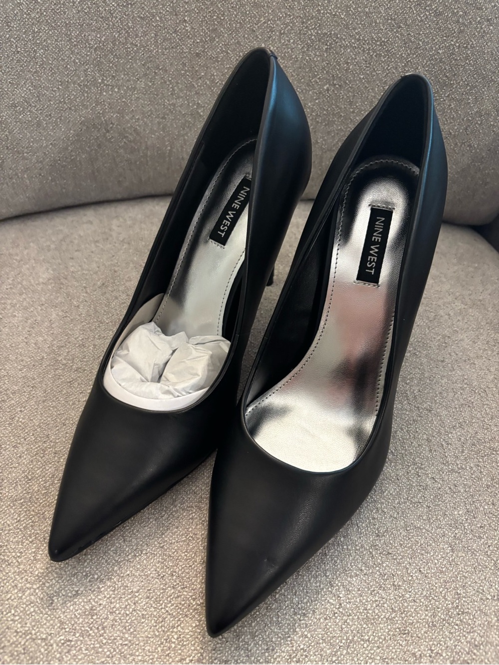 Nine West Women's Fresh Black Leather Pointed-Toe Pump Size 9